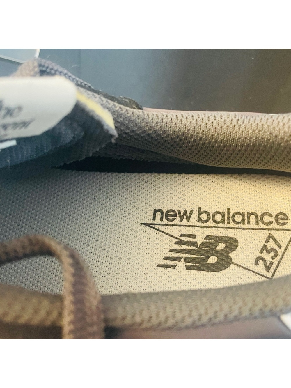 NEW BALANCE
WOMENS 237 Low Top SNEAKER  WMS SZ 8 Black Magnet - Picture 9 of 11